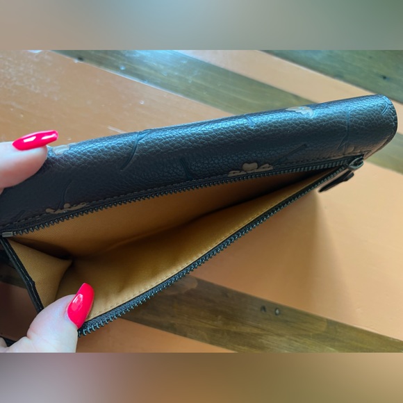 Coach Wyn Soft Wallet with floral print - Picture 6 of 8